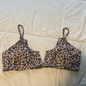 Women’s bikini top, size large, cheetah print